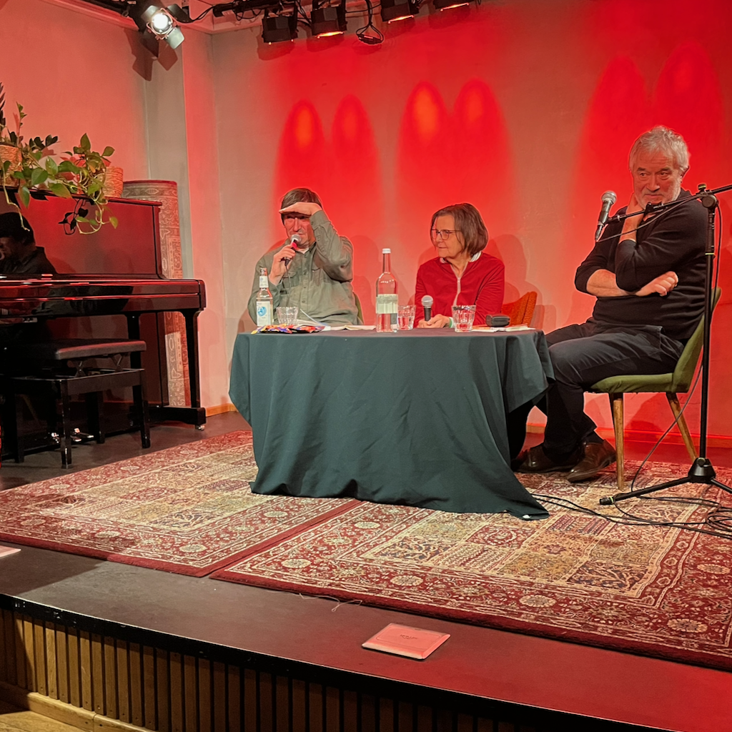 Krakeelende Sittiche und die Suche nach dem verlorenen Namen