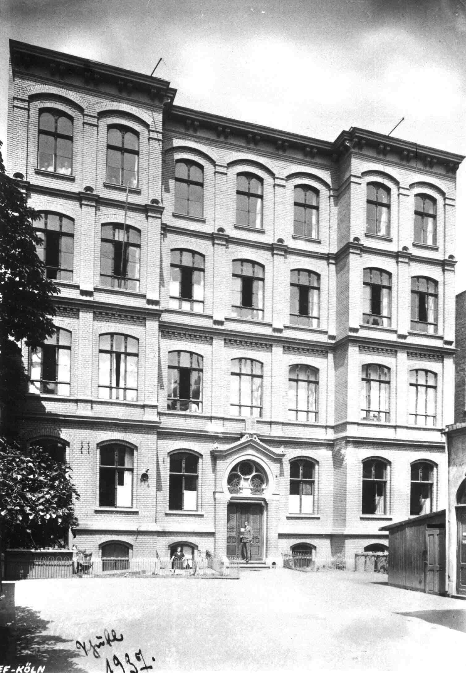 Geschichten hinter den Stolpersteinen