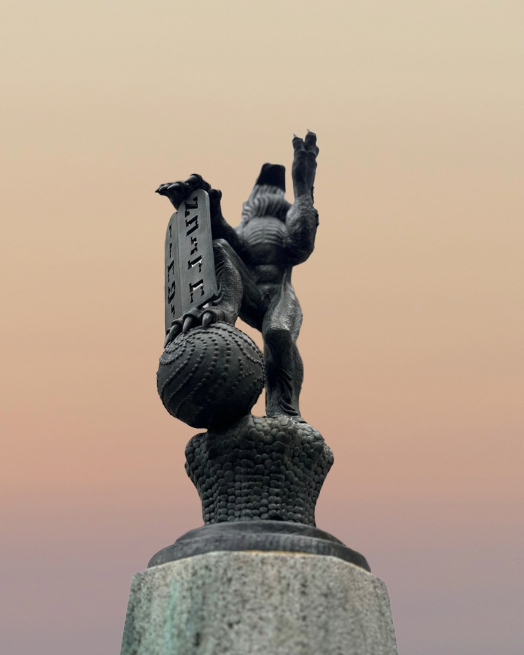 Löwen von Juda - Detail der Kindergedenkstätte Löwenbrunnen von Hermann Gurfinkel, Erich-Klibansky-Platz, Köln